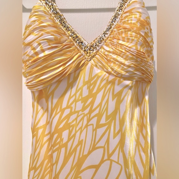 Morgan & Co Marigold Floral Maxi Dress w Shirred Embellished Bodice & Mini Train - Picture 5 of 6